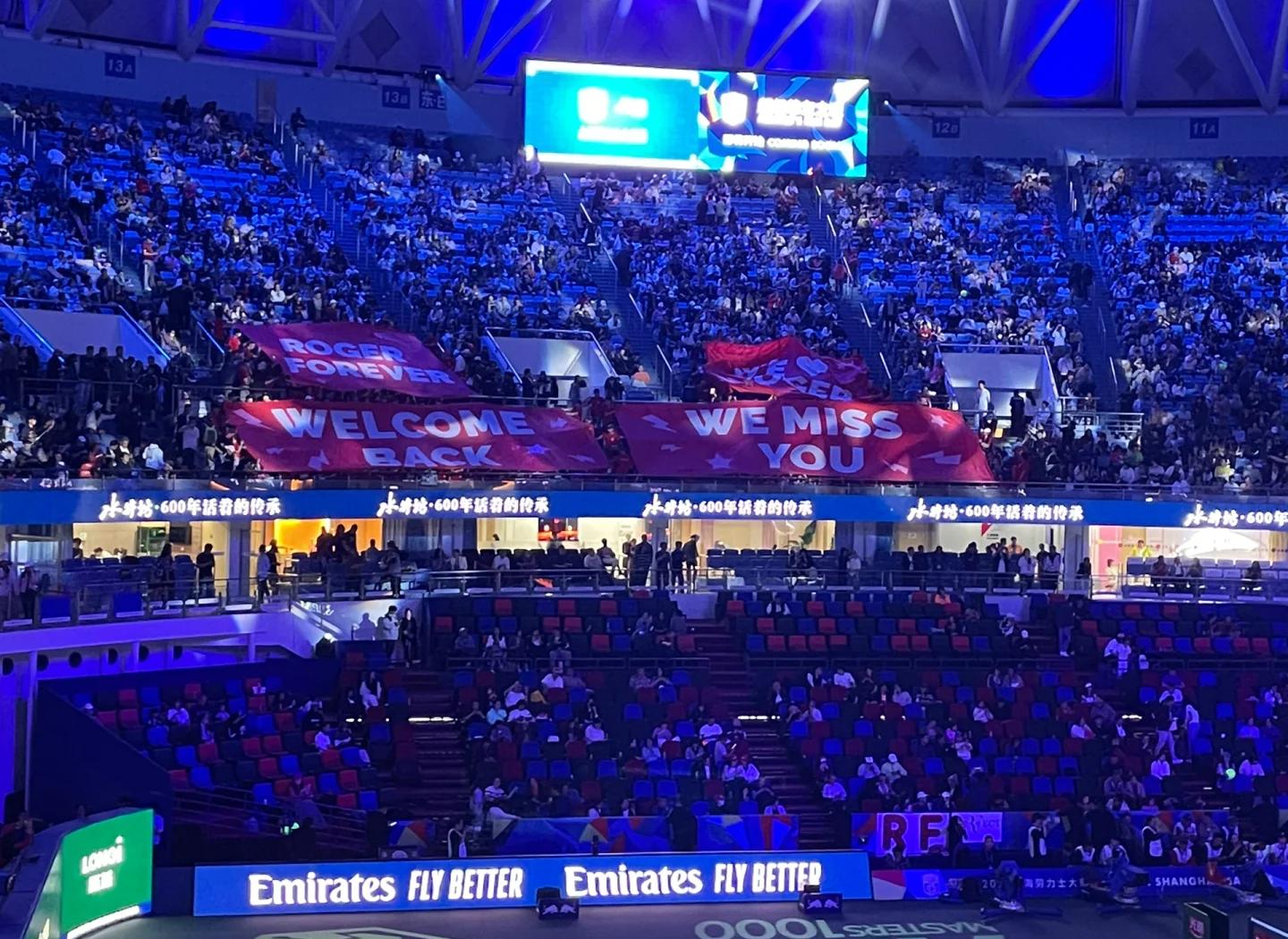 费德勒回归赛场,大胜首场状态亮眼,DWG观众沸腾! 费德勒回归赛场,大胜首场状态亮眼,DWG观众沸腾!